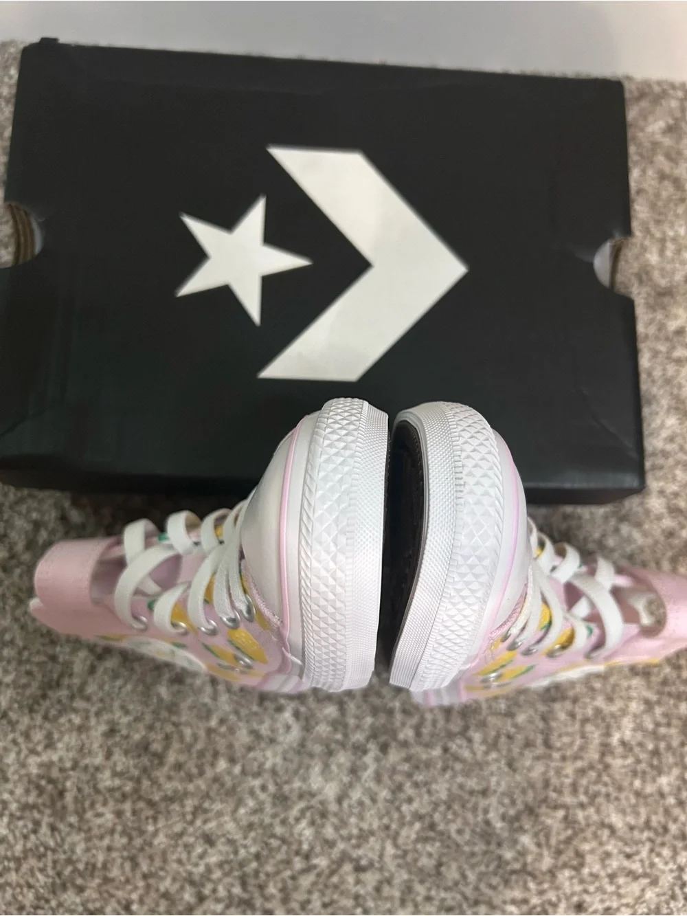 NIB Converse Kids' Chuck Taylor All Star Embroidered Citrus High Top Size 1